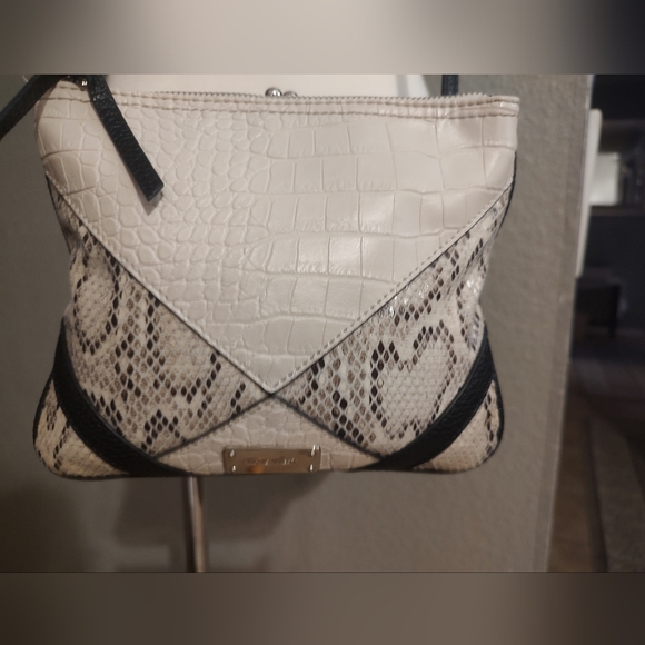 Nine West adjustable strap length cross body purse - Picture 2 of 5